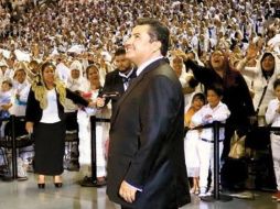 De acuerdo con la Iglesia, el trabajo del apóstol ha sido reconocido por diversas autoridades y organismos a nivel nacional e internacional. FACEBOOK / La Luz Del Mundo