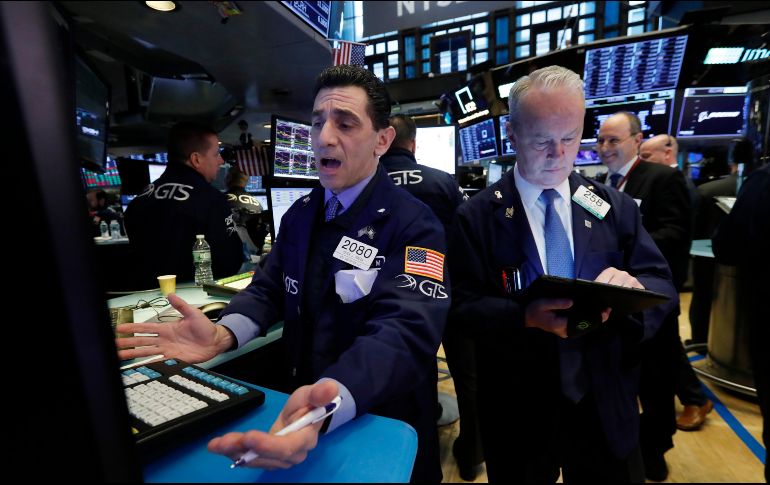 Los inversionistas se mantienen atentos a la escalada de las tensiones comerciales entre China y Estados Unidos. AP / ARCHIVO