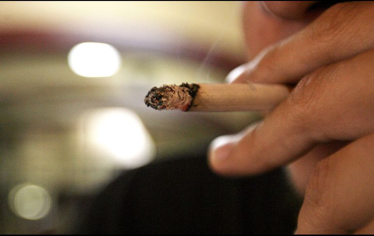De acuerdo con cifras del IMSS Jalisco, más de cuatro mil personas son atendidas por cáncer de cabeza, cara y cuello de manera anual, luego de estar expuestos de manera constante al humo del tabaco o vapores tóxicos. EL INFORMADOR / ARCHIVO