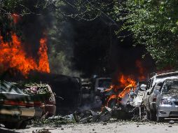 Decenas de vehículos y negocios quedaron destruidos o dañados, así como varios inmuebles. EFE/H. Amid