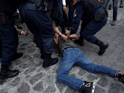 Autoridades detienen al presunto responsable del ataque luego de que éste intentara escapar. EFE/T. Rivera