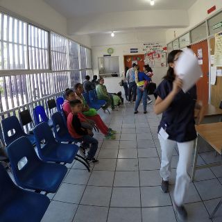 Acusan a Hacienda de bloquear compra de medicamentos para VIH