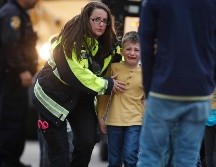Un niño evacuado de STEM. La escuela tiene estudiantes desde kínder hasta preparatoria. AP/ARCHIVO