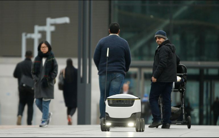 Un dispositivo robótico usado en entregas. AP/ARCHIVO