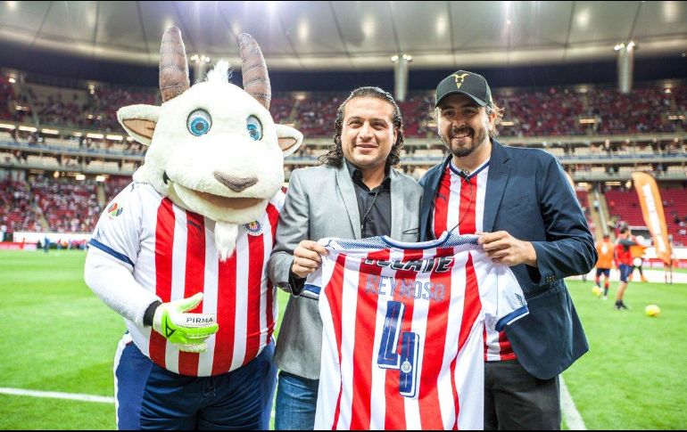 Amaury (D), junto a José Luis Higuera, toman las decisiones en Chivas en ausencia de Jorge Vergara. TWITTER/@Amauryvz