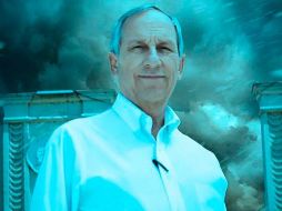 Enrique Cárdenas, candidato a la gubernatura de Puebla, aparece en una imagen rodeado con escenografía de la serie de HBO y con la leyenda 