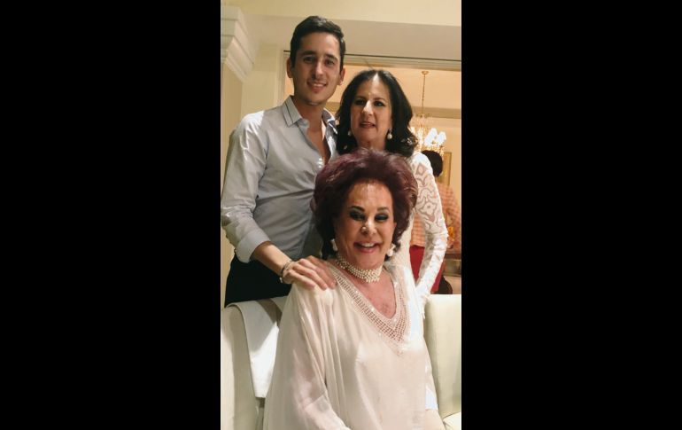 Melín Fajardo, su hija Melín y su nieto Rodrigo.