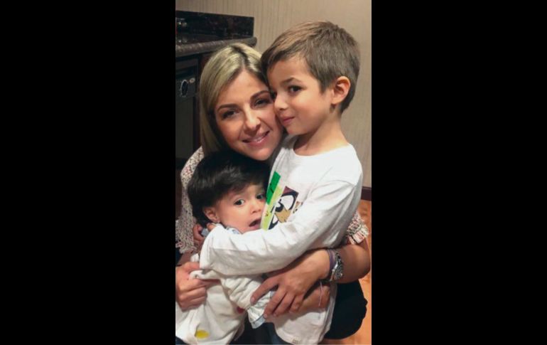 Ale Prieto y sus dos hijitos.