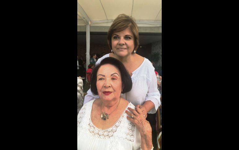 Gaby Ladrón de Guevara y su hija Cecy.