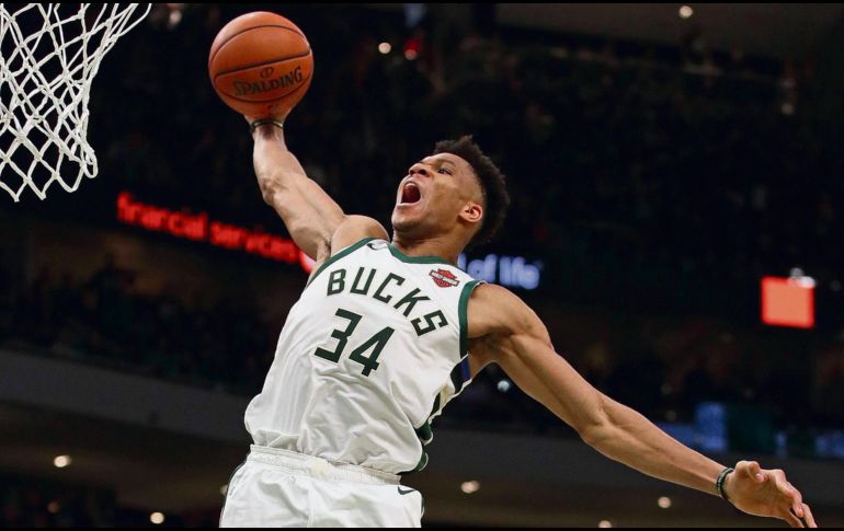 Giannis Antetokounmpo volvió a liderar el ataque de los Bucks. AFP / J. Daniel 