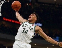 Giannis Antetokounmpo volvió a liderar el ataque de los Bucks. AFP / J. Daniel 
