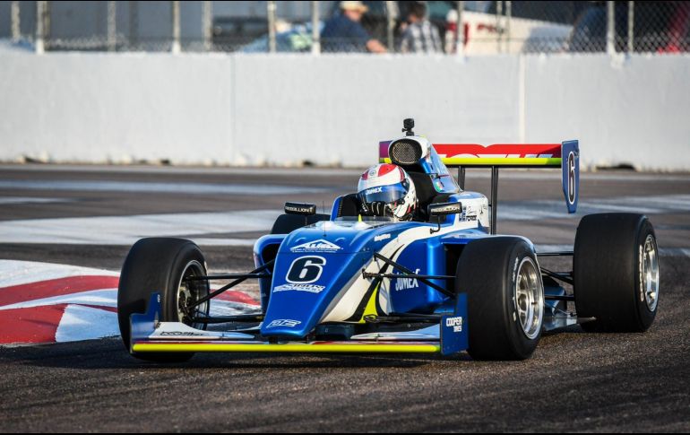 En la primera fecha, celebrada en San Petersburgo, Florida, el joven piloto se ubicó en quinto y sexto sitio, respectivamente, en las dos carreras que inauguraron este campeonato. TWITTER / @Moidlv