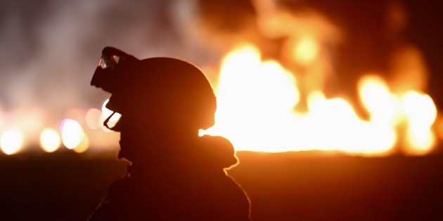 Personal de Pemex atiende incendio de ducto en Chiapas