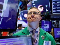 El Dow Jones retrocedió 138 unidades, 0.5%, a 25 mil 828 puntos. AP/R. Drew