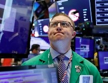 El Dow Jones retrocedió 138 unidades, 0.5%, a 25 mil 828 puntos. AP/R. Drew