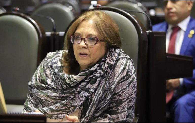 Una nueva fotografía de la legisladora, atenta a la sesión, recibió varias reacciones de sus seguidores. FACEBOOK/Ángeles Huerta Diputada Federal