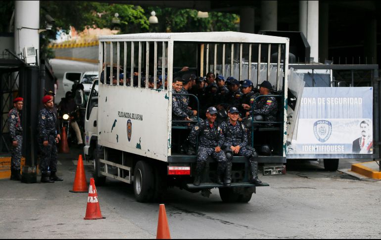La Policía Nacional ingresa a la prisión de Helicoide en Caracas, Venezuela, este jueves. AP/F. Llano