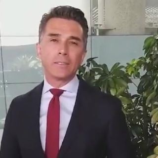 Memes se burlan de la "vaquita amarilla" de Sergio Mayer