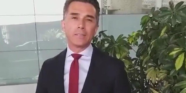 Memes se burlan de la "vaquita amarilla" de Sergio Mayer