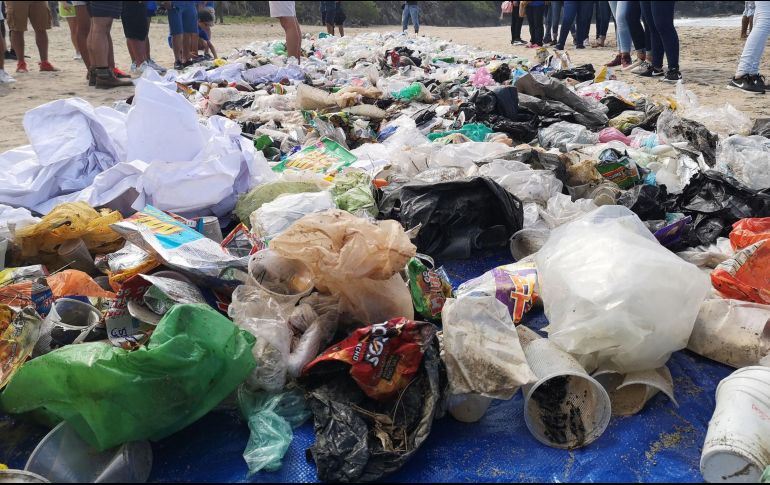 De acuerdo con estudios de Greenpeace, en México una persona genera 650 bolsas de plástico al año con una vida útil de sólo 12 minutos. NTX / ARCHIVO