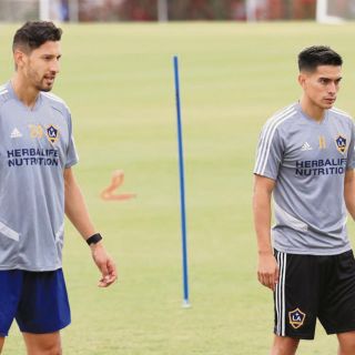 Omar González estrena en LA