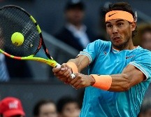 Rafael Nadal regresa una bola a Frances Tiafoe. EFE