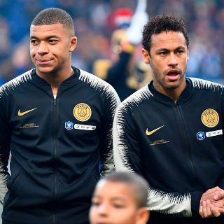 Neymar suspendido tres partidos por agredir a un aficionado