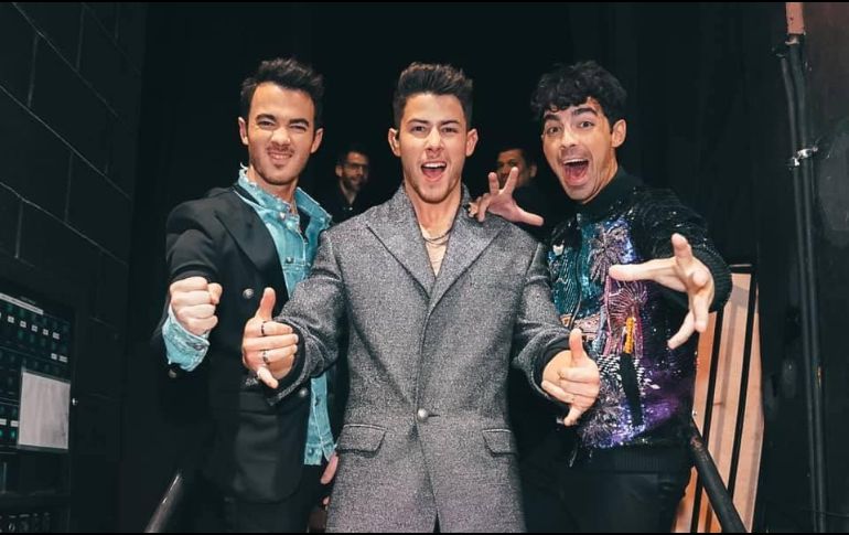 El documental “Chasing Happiness” contará con imágenes inéditas de la banda integrada por Joe, Nick y Kevin Jonas. FACEBOOK / Jonas Brothers