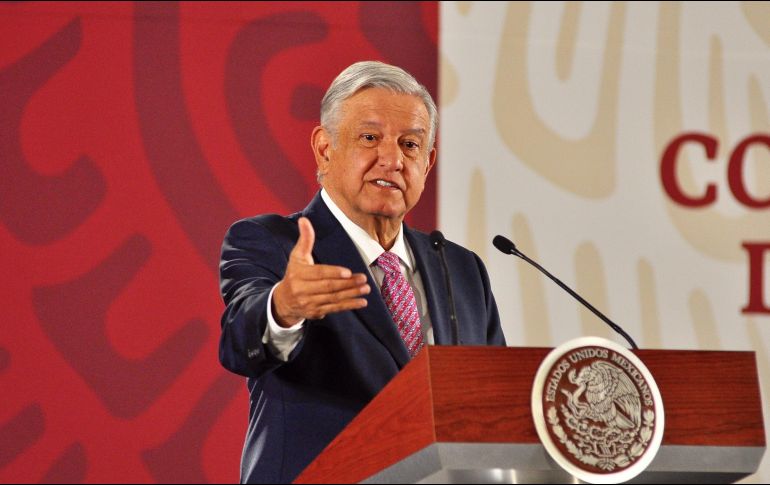 López Obrador invita a varias mamás de distintos sectores a la conferencia de prensa, entre ellas a la escritora Elena Poniatowska. NTX / A. Guzmán
