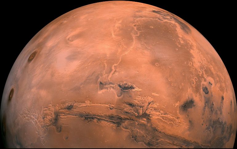 La NASA cree que el hierro y el niquel en la luna de Marte, Fobos, ayudarían a determinar si el satélite es un asteroide o restos del planeta.  EFE / ARCHIVO