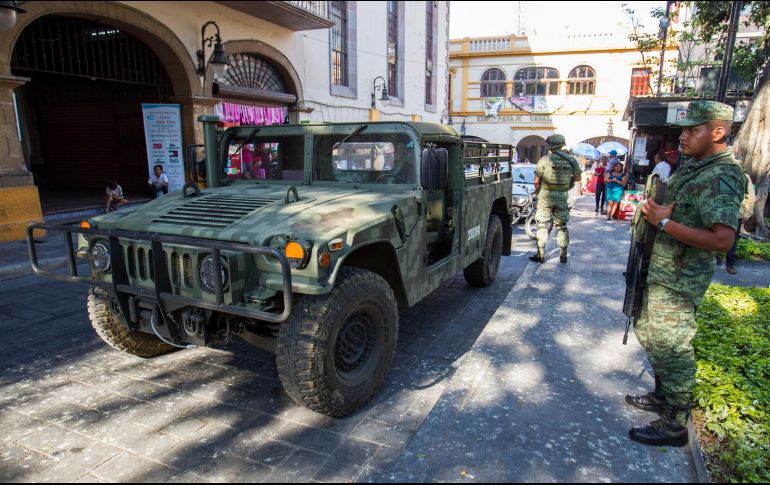 Fuerzas del orden de los tres niveles de gobierno patrullan las calles de Cuernavaca tras el ataque. NTX/J. Pazos