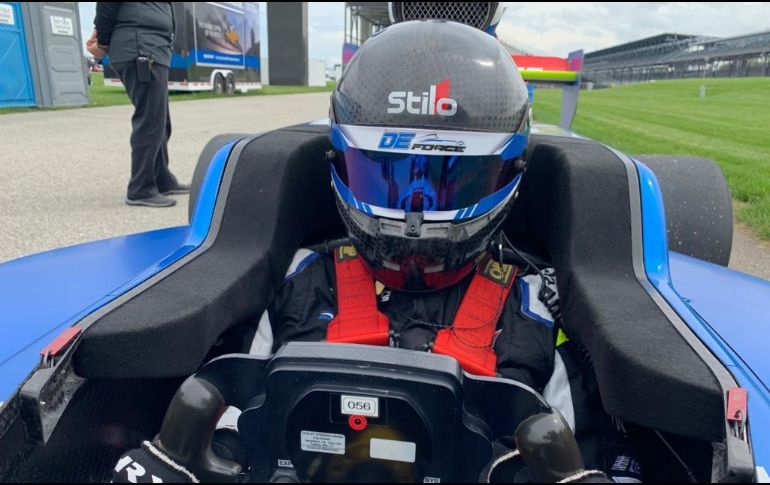 El jalisciense tuvo que abandonar la competencia luego de una falla mecánica después de la vuelta número 11 de 25. TWITTER / @Moidlv