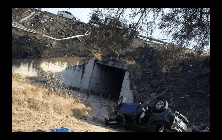 Dos lesionados fueron trasladados en estado grave a hospitales cercanos. ESPECIAL / Bomberos Ocotlán