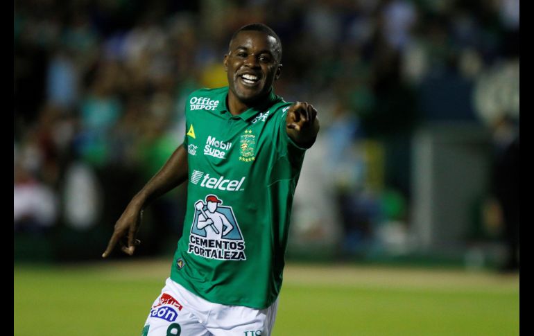 Joel Campbell celebra uno de sus dos goles con los esmeraldas. EFE/L. Ramírez