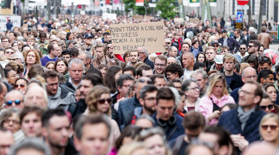 Miles marchan en Bélgica para denunciar violencia contra mujeres