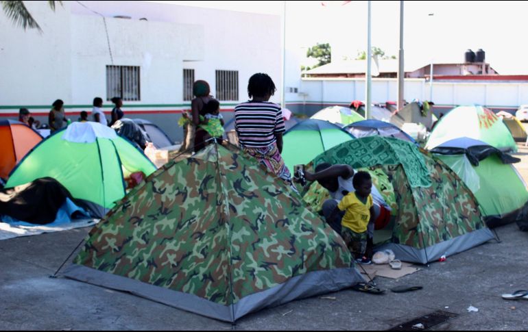 Al menos 100 de los migrantes fueron trasladados a otra garita del INM. NTX/ARCHIVO