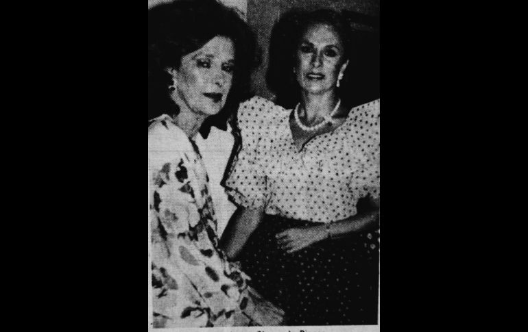 Otra mexicana que hizo época en el París y Londres de los 50 y 60 lo fue la impecable y bella Magda Pedrero de Lieja, inclusive amiga íntima de Rubirosa y toda aquella “Jet” que ya no existe más que en los libros. La acompaña mientras le tomamos la foto la tapatía Jany Olvera de Diener, quien se casó con el simpático Rico Diener, y ella es hoy una joven abuela. Esta fue tal vez la última generación de mexicanos realmente internacionales, aunque vendría una nueva de más pequeña racha años después. EL INFORMADOR / F. Partida