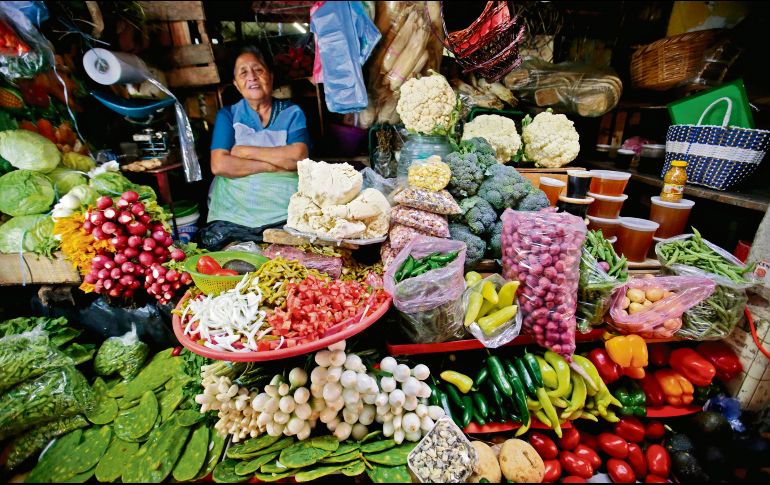 Verduras y cítricos con precios al alza encarecieron la canasta básica para los tapatíos. EL INFORMADOR / F. Atilalo