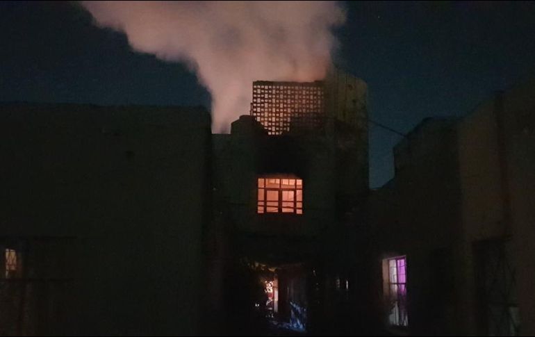 El incendio ya fue controlado. CORTESÍA / PCyBomberosGDL