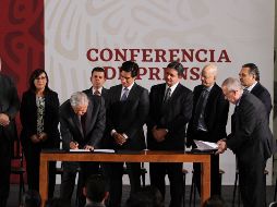 López Obrador calificó como histórico el acuerdo con las tres instituciones bancarias, representadas por sus presidentes y directores generales. NTX / G. Granados