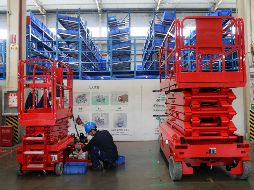 La secretaria del Trabajo, Luisa María Alcalde, precisó que del total de jóvenes aprendices en diversos sectores, 378 mil 650 ya reciben el pago. AFP