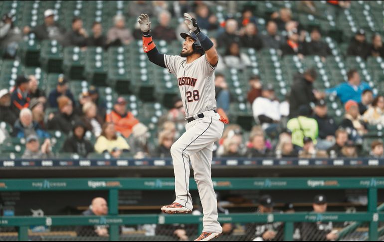 Robinson Chirinos celebra tras conectar jonrón en el segundo inning. AP