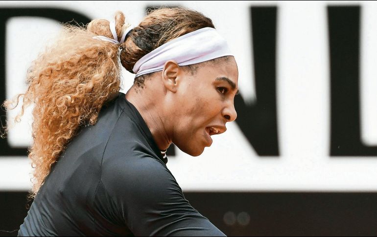 Serena Williams reapareció en Roma después de tres años de ausencia y enfrentará a su hermana Venus en arcilla por primera vez en 17 años. EFE / E. Ferrari