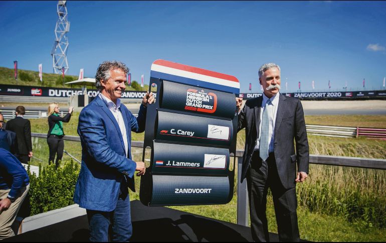 Jan Lammers (izq.), director deportivo del Gran Premio de Holanda, y Chase Carey, mandamás de la Fórmula Uno, anunciaron el regreso de la carrera holandesa. AFP / R. De Waal