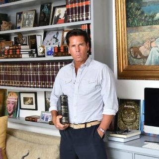 Roberto Palazuelos presume su biblioteca y se burlan de él en Twitter