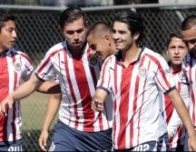 Explican que la medida ''se toma con el objetivo de consolidar en el proceso formativo'' a sus jugadores mayores de 21 años en categorías competitivas como el Ascenso MX y ligas extranjeras. ESPECIAL / chivasdecorazon.com.mx