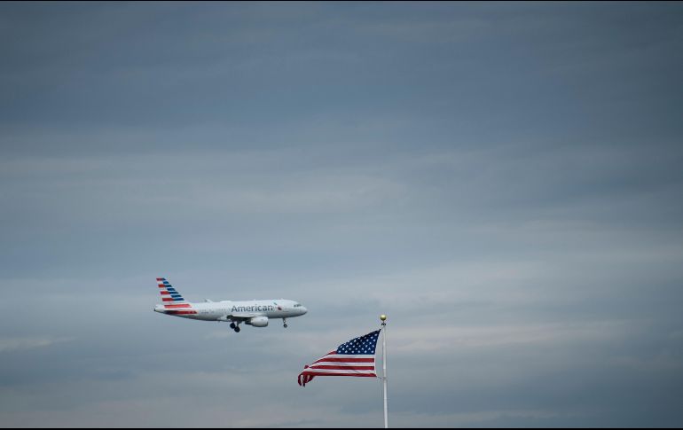 El pasado 28 marzo, la aerolínea estadounidense American Airlines anunció la suspensión indefinida de sus vuelos entre EU y Venezuela. AFP/B. Smialowski