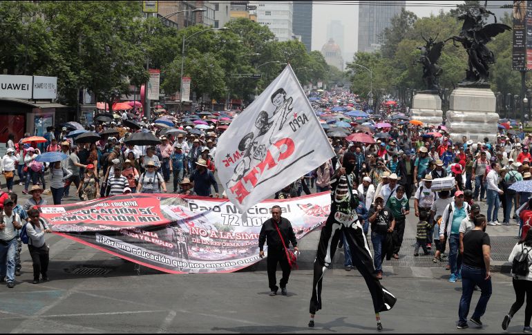 De acuerdo con reportes de la Secretaría de Gobierno en la marcha que partió del Metro San Cosme hacia el Zócalo, hubo alrededor de 7 mil profesores. SUN / I. Stephens