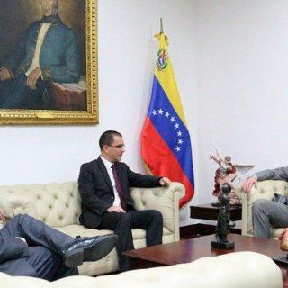 Director para las Américas de la Cancillería británica habla con Juan Guaidó