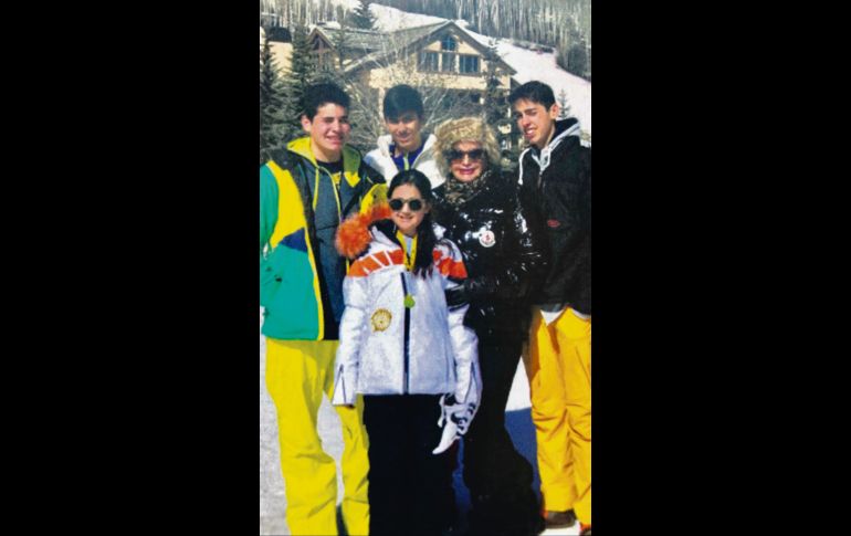 Esquiando con sus nietos Lorenza Dipp. 